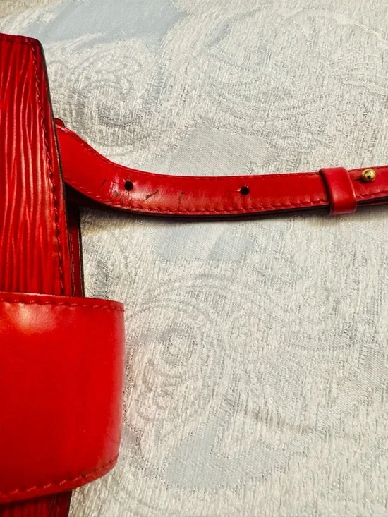 Louis Vuitton Red Cluny Epi Leather Bucket Shoulder Bag - Picture 10 of 13